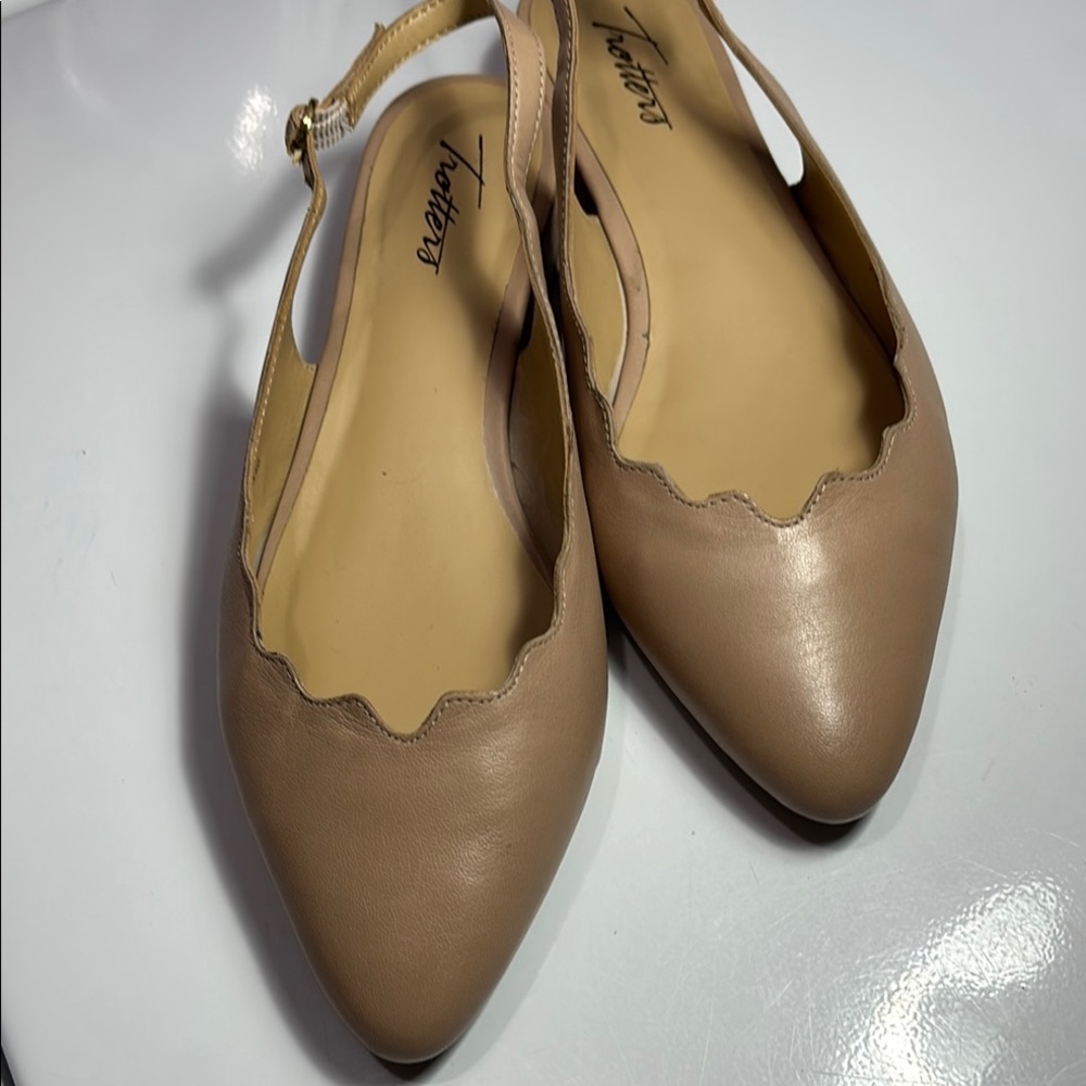 Trotters brand sling back shoes Size 7.5Wide